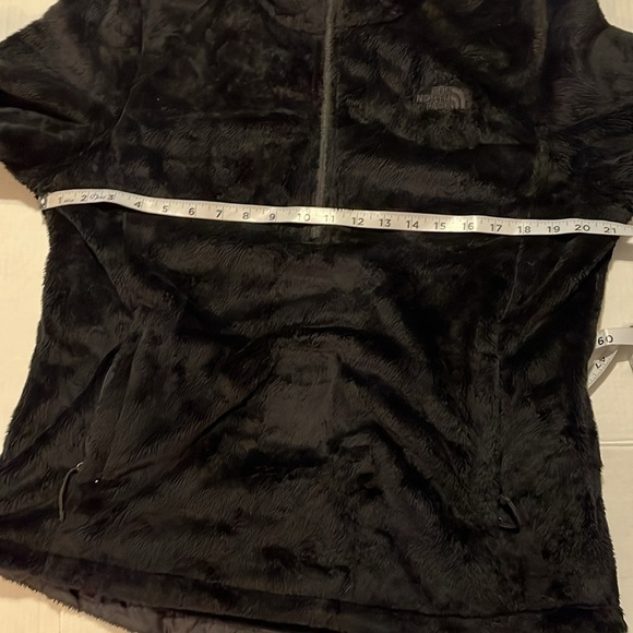 The north face-L-black-pull over, 1/4 zip,L/S, embroidered logo, pocket, jacket. - Picture 13 of 16